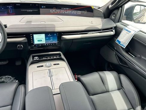 New 2025 Lincoln Navigator Reserve w/ Jet Appearance Package AWD/4WD image 15