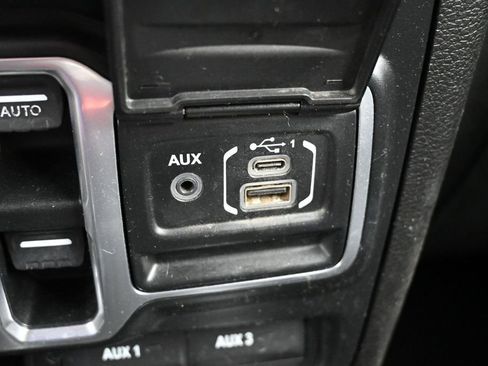 Used 2018 Jeep Wrangler Unlimited Sahara AWD/4WD image 21
