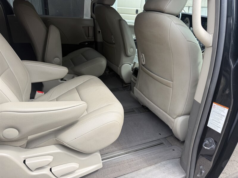 Used 2015 Toyota Sienna XLE w/ XLE Navigation Package AWD/4WD image 39