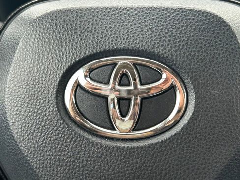 Used 2020 Toyota RAV4 XLE AWD/4WD image 34