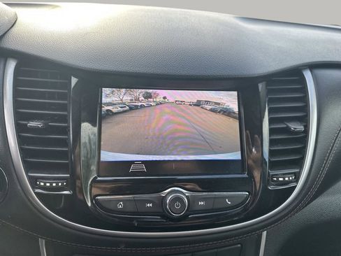 Used 2020 Chevrolet Trax LT w/ LT Convenience Package image 17
