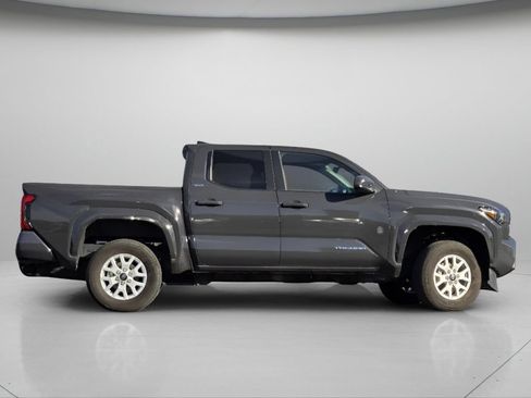 Certified 2025 Toyota Tacoma SR5 AWD/4WD image 29