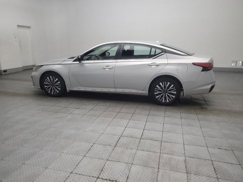 Used 2024 Nissan Altima 2.5 SV FWD image 3