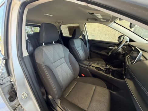 Used 2025 Nissan Rogue SV AWD/4WD image 38