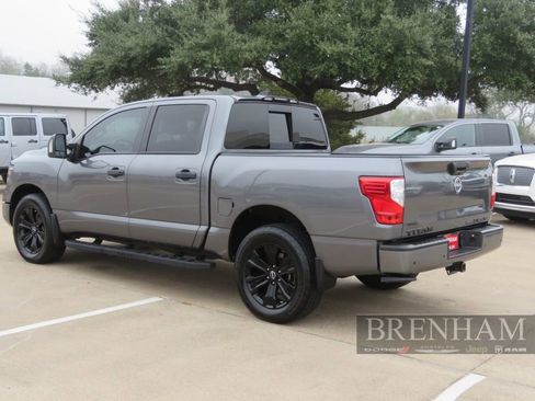 Used 2023 Nissan Titan SV w/ SV Convenience Package image 3
