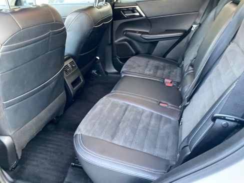 Used 2024 Mitsubishi Outlander SE AWD/4WD image 22
