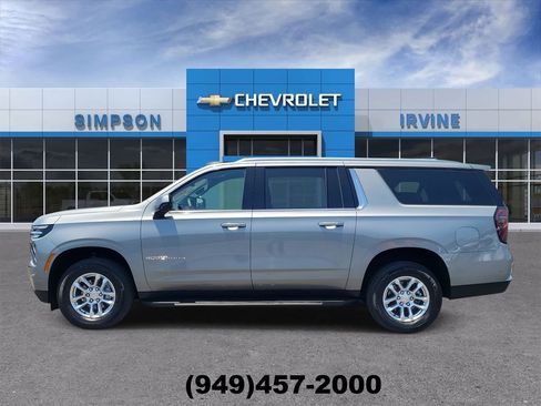Used 2026 Chevrolet Suburban LS RWD image 5