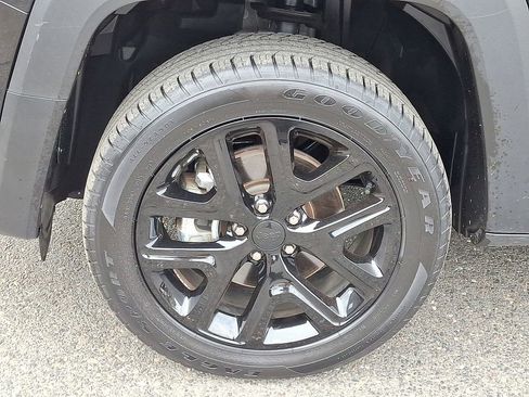 Certified 2023 Jeep Renegade Altitude image 29