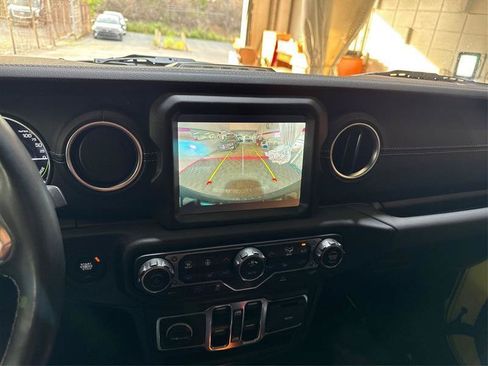 Used 2023 Jeep Wrangler Unlimited Sahara w/ Cold Weather Group AWD/4WD image 38