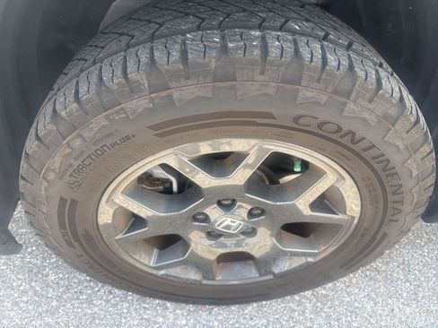 Used 2025 Honda Pilot TrailSport image 11