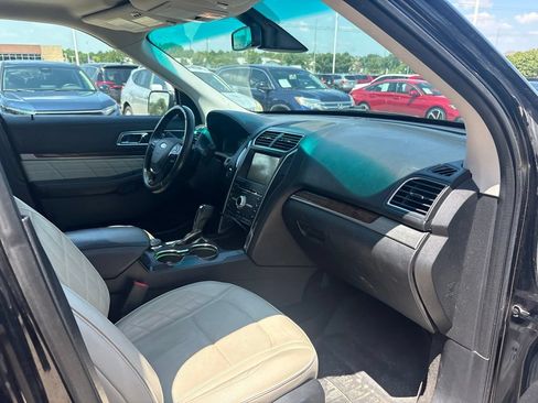Used 2016 Ford Explorer Platinum AWD/4WD image 28