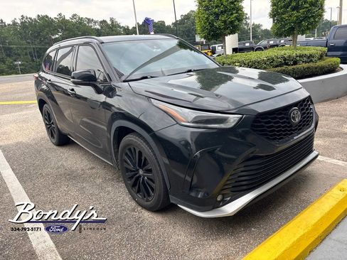 Used 2023 Toyota Highlander XSE FWD image 3