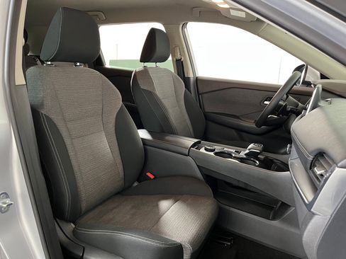 Used 2023 Nissan Rogue SV image 25