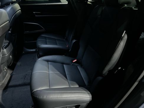 Used 2023 Kia Telluride EX w/ EX Captain's Chair Package FWD image 26