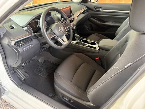 Used 2023 Nissan Altima 2.5 SV FWD image 2