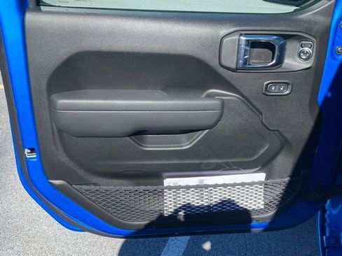 New 2025 Jeep Gladiator Sport image 12