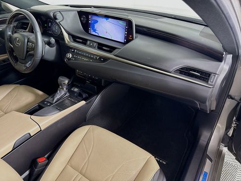 Certified 2021 Lexus ES 300h Ultra Luxury w/ Accessory Package 2 image 31