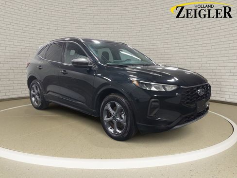 Used 2023 Ford Escape ST-Line w/ Tech Pack #1 AWD/4WD image 3