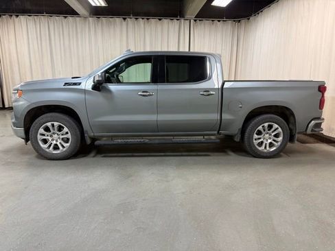 Used 2023 Chevrolet Silverado 1500 LTZ w/ Technology Package AWD/4WD image 12