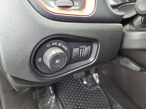 Used 2023 Jeep Renegade Trailhawk AWD/4WD image 11