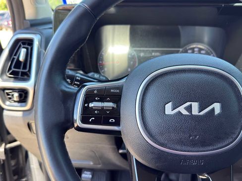 Certified 2022 Kia Sorento S FWD image 19