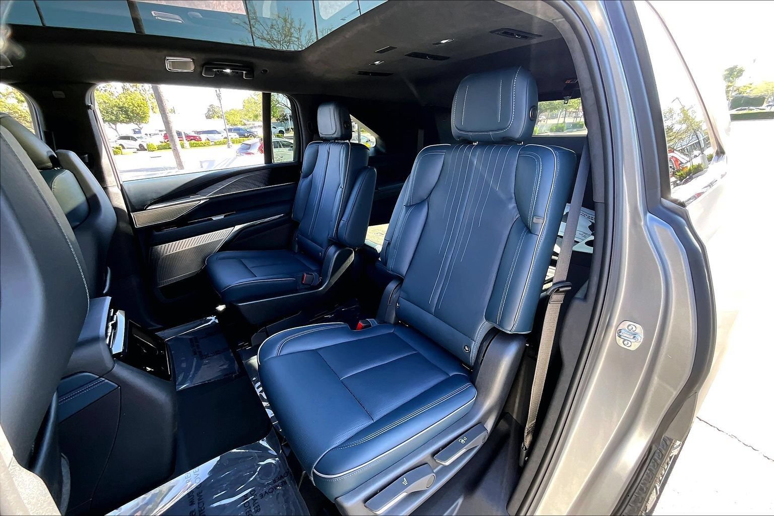 New 2026 Cadillac Escalade IQ Luxury 2 w/ LPO, Floor Liner Package AWD/4WD image 27