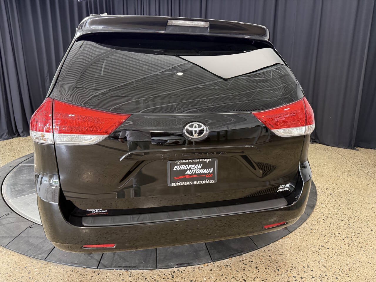 Used 2013 Toyota Sienna XLE AWD/4WD image 7