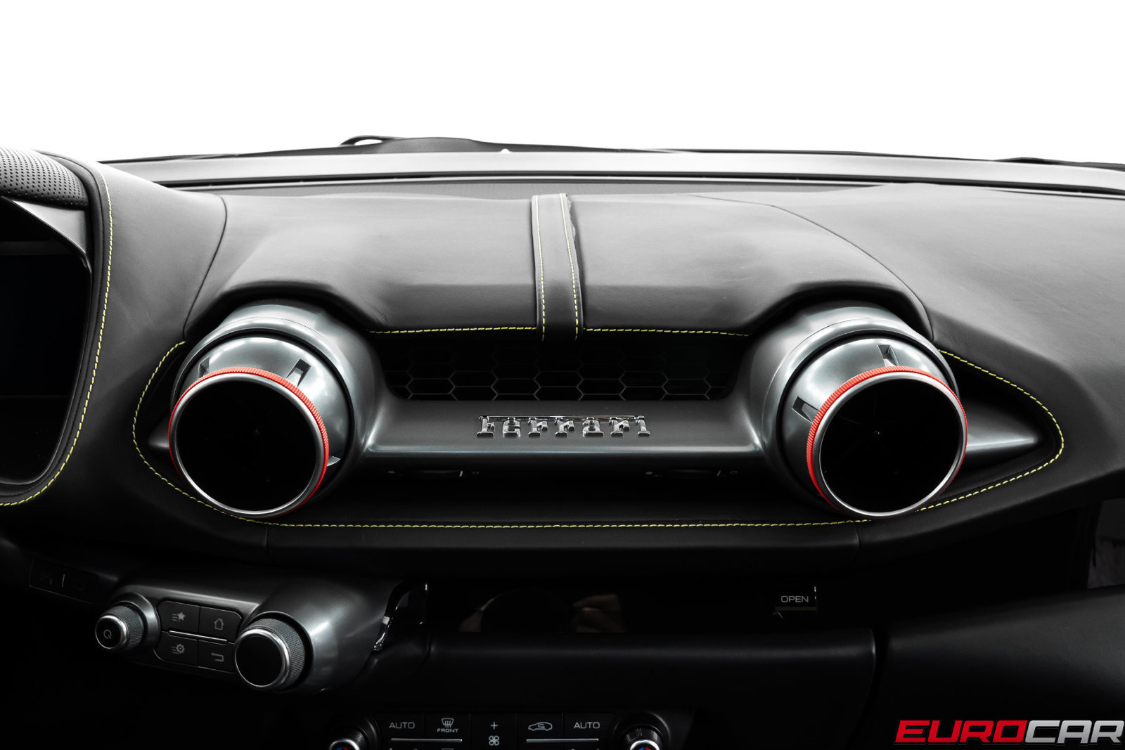Used 2020 Ferrari 812 Superfast RWD image 31
