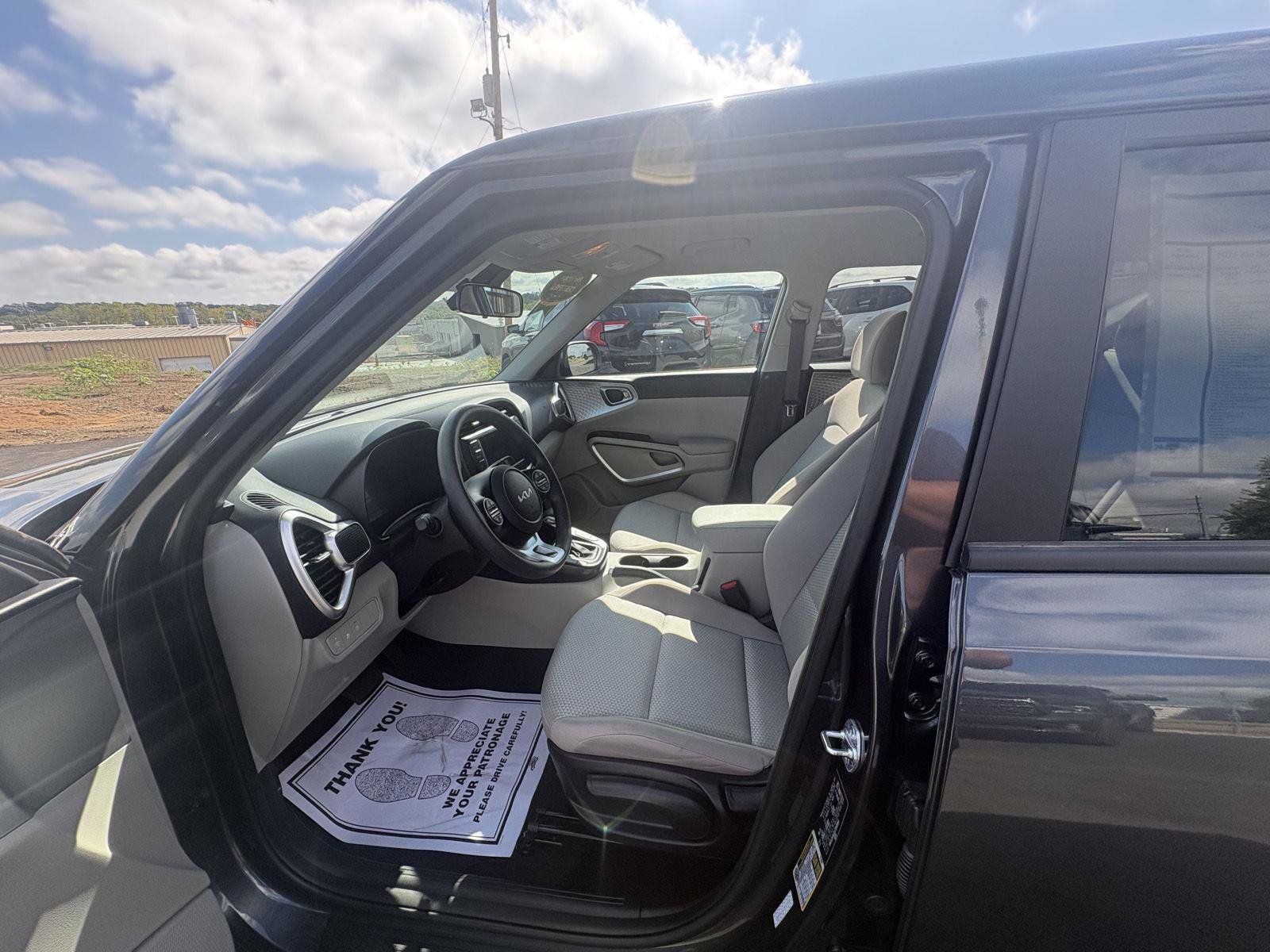 Used 2025 Kia Soul LX FWD image 23