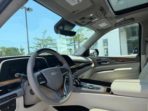 Used 2024 Cadillac Escalade ESV Sport Platinum w/ LPO, ONYX Package AWD/4WD image 13