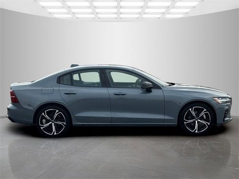 Used 2024 Volvo S60 B5 Plus image 8