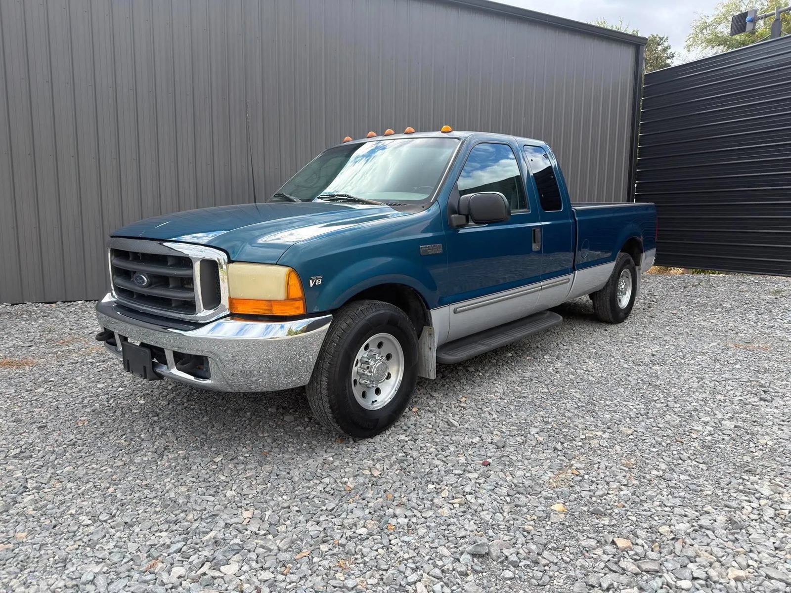 Used 2000 Ford F250 2WD SuperCab Super Duty image 1