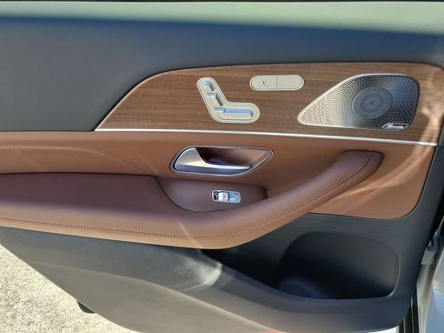 New 2026 Mercedes-Benz GLS 580 4MATIC image 12