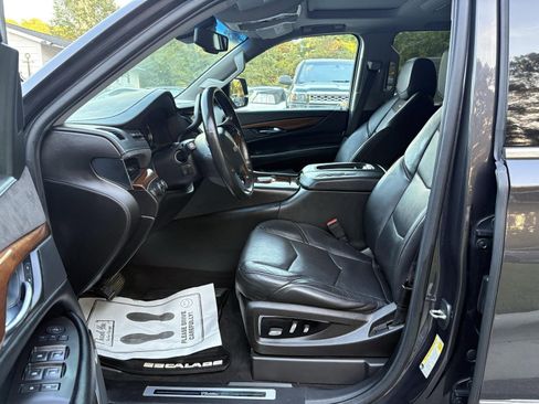Used 2016 Cadillac Escalade ESV Luxury image 20