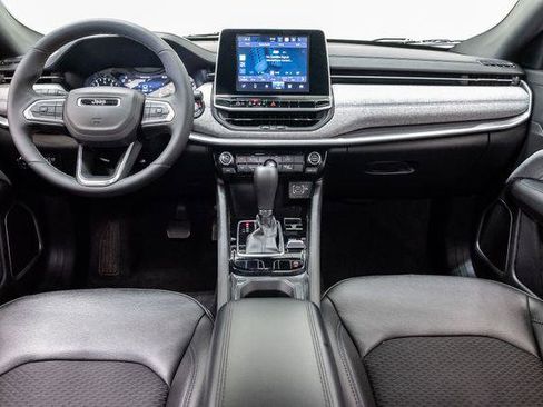 Certified 2025 Jeep Compass Latitude AWD/4WD image 28