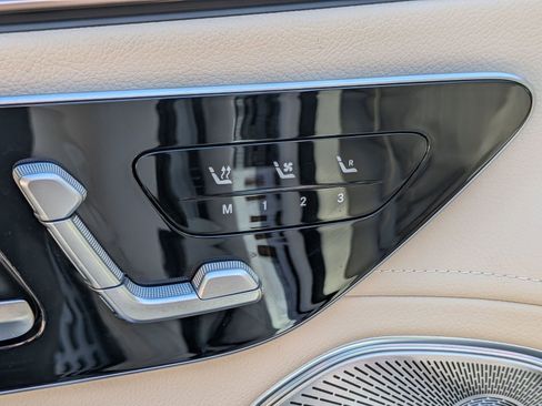 Used 2023 Mercedes-Benz EQS 450+ SUV image 16