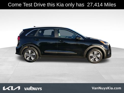 Used 2022 Kia Niro LXS image 2