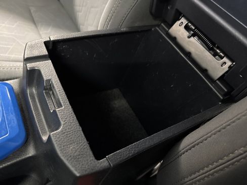 Used 2018 Toyota Tacoma TRD Off-Road image 32