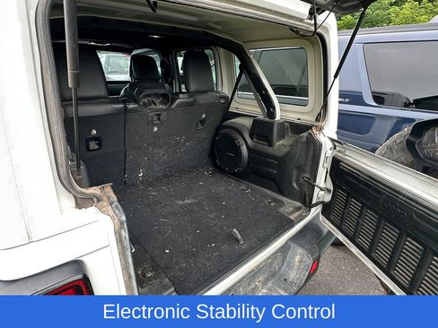 Used 2019 Jeep Wrangler Unlimited Sahara w/ Uconnect 4C Nav & Sound Group AWD/4WD image 6