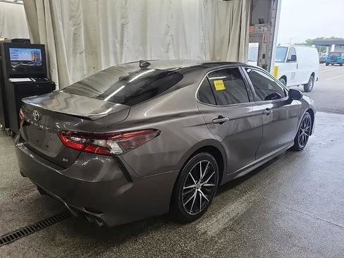 Used 2022 Toyota Camry SE w/ Audio Upgrade Package image 3