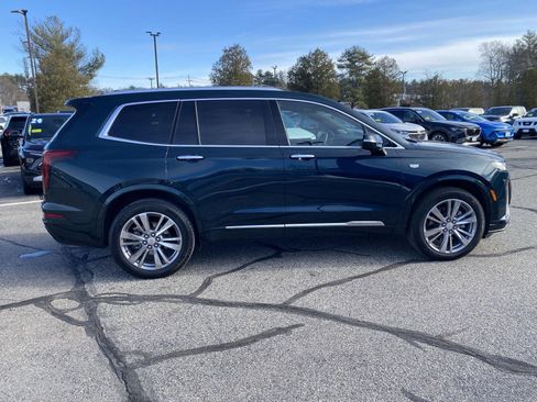 Used 2025 Cadillac XT6 Premium Luxury image 8