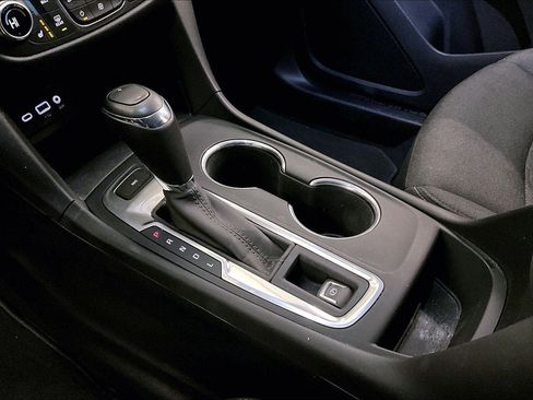 Used 2019 Chevrolet Equinox LT image 16