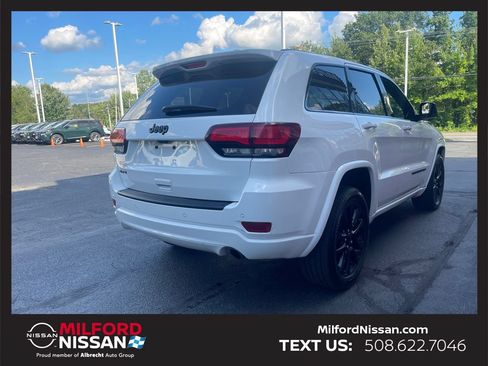 Used 2022 Jeep Grand Cherokee Laredo X AWD/4WD image 5