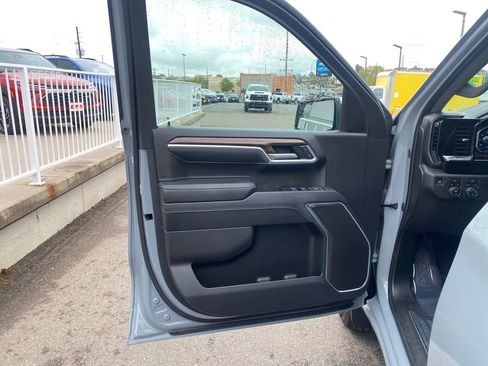 Used 2024 Chevrolet Silverado 1500 LT AWD/4WD image 10