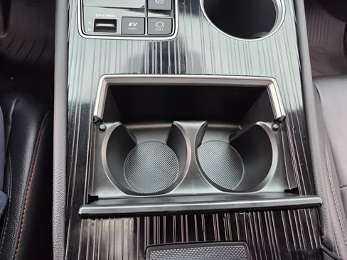 Certified 2025 Toyota Sienna XSE image 18