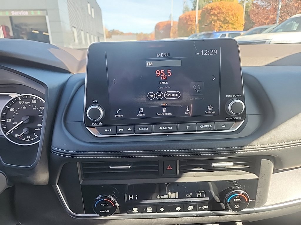 Used 2023 Nissan Rogue SV AWD/4WD image 18