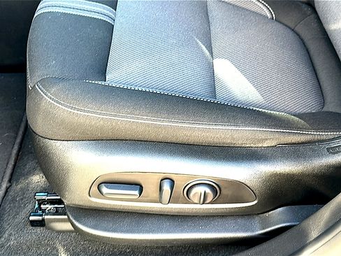 Used 2025 Chevrolet Blazer LT image 15