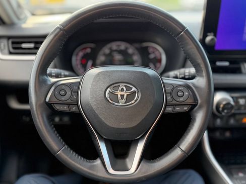 Used 2023 Toyota RAV4 XLE Premium AWD/4WD image 7