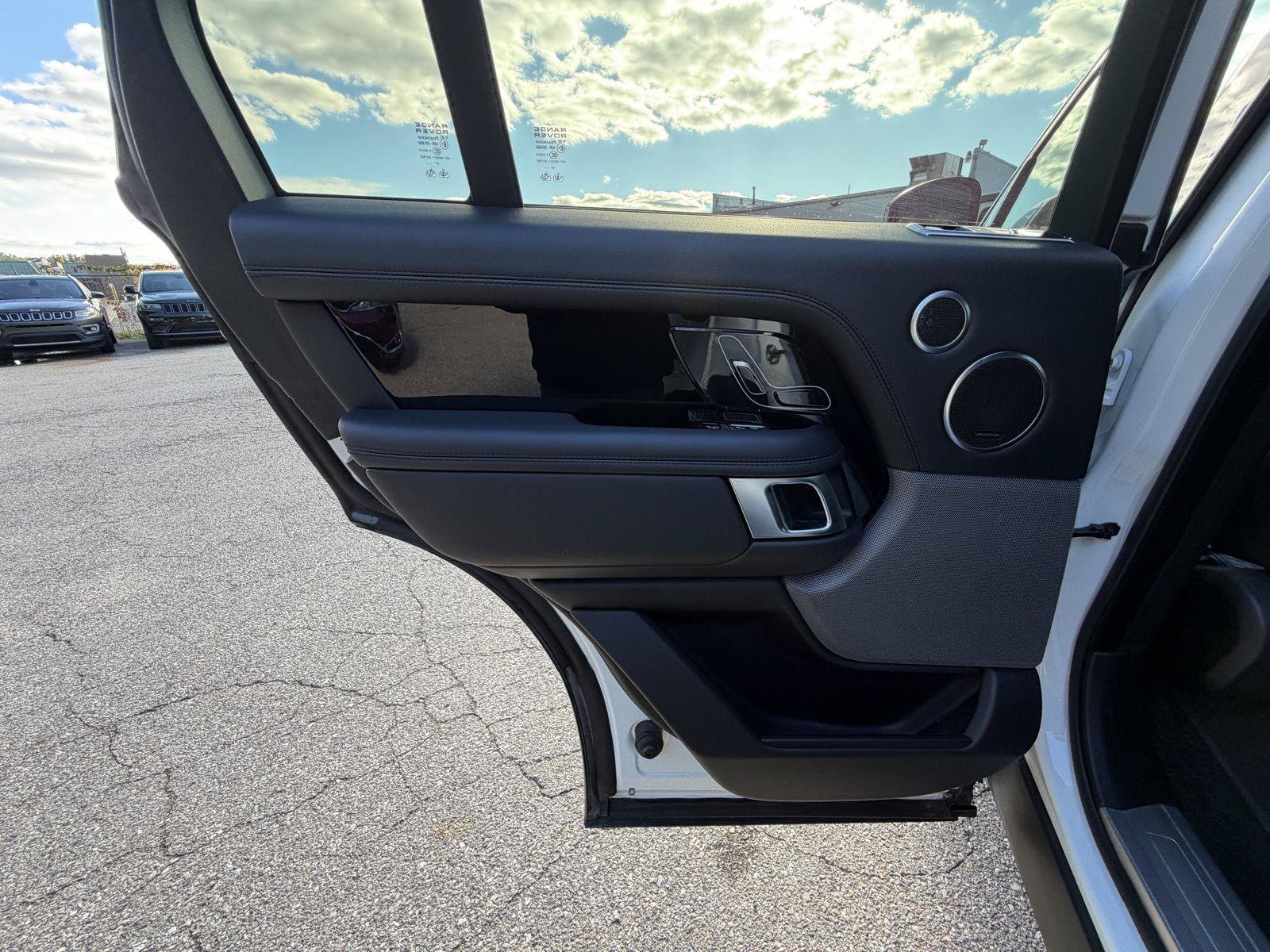 Used 2018 Land Rover Range Rover HSE AWD/4WD image 19