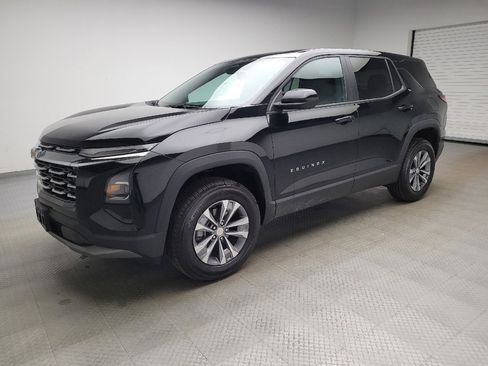 Used 2025 Chevrolet Equinox LT image 2